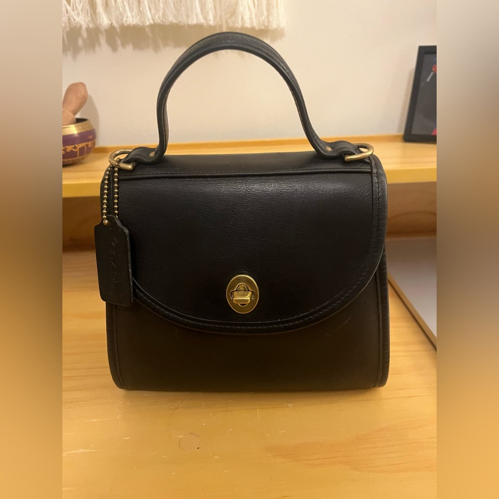 Vintage coach Regina black